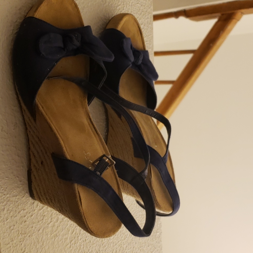 Shoes - Picture 4 of 4